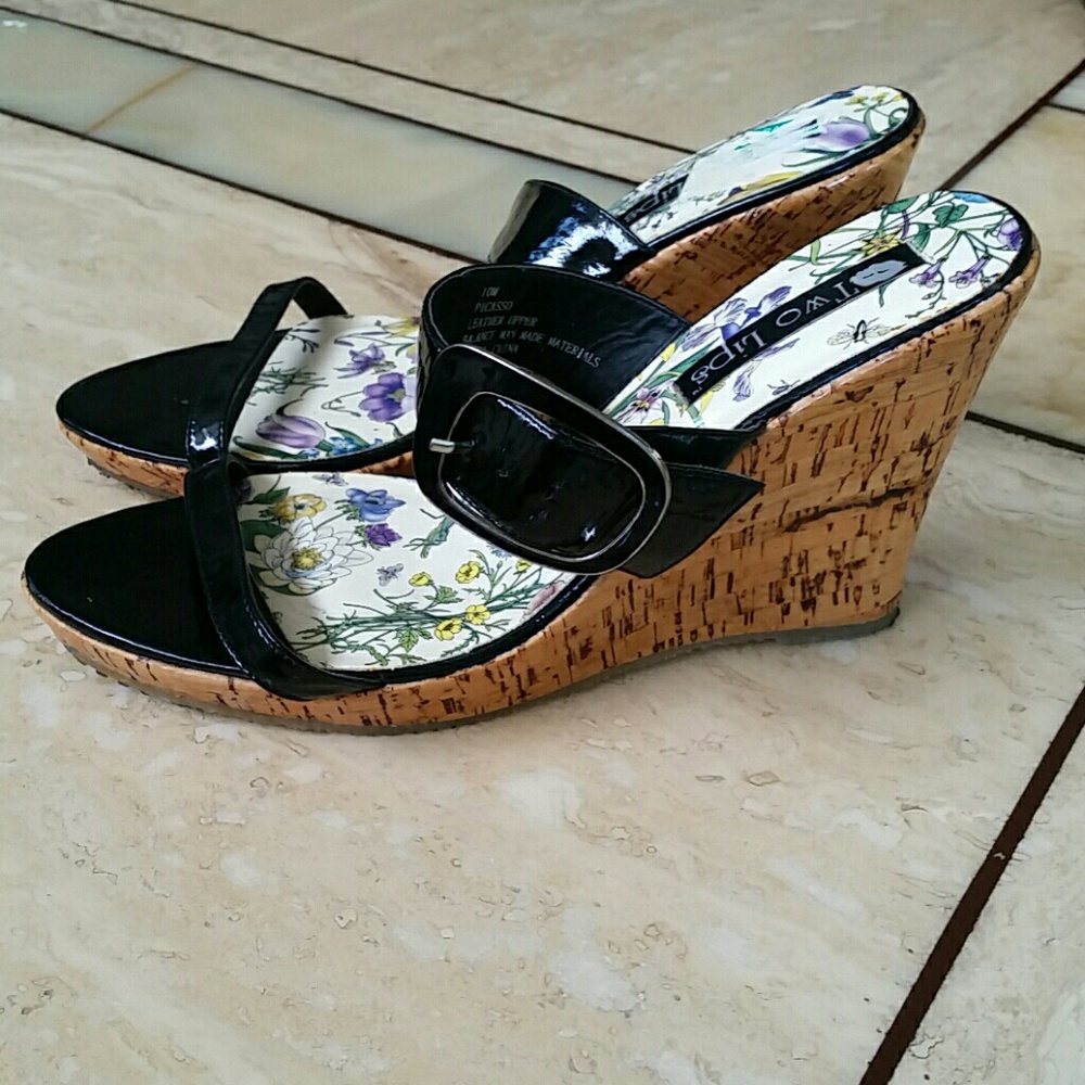 Black Patent Leather Wedge Heel Sandals 10 - Picture 2 of 3